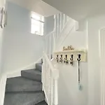 Feriehus Arthurs Retreat - Part Of The The Bay Village With Pool, Gym And Direct Access, Pub, Restaurant, Tennis And Meadows Walks Filey