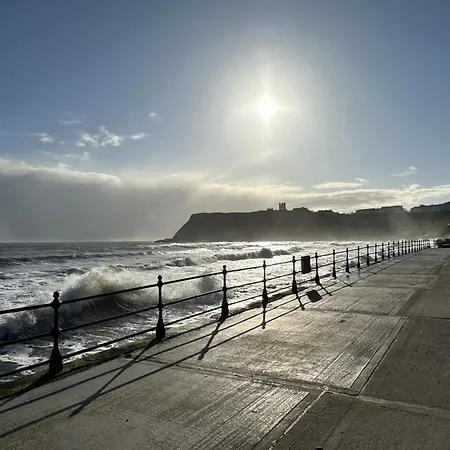 Arthurs Retreat - Part Of The The Bay Village With Pool, Gym And Direct Access, Pub, Restaurant, Tennis And Meadows Walks * Filey