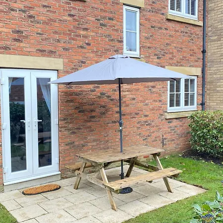 Arthurs Retreat - Part Of The The Bay Village With Pool, Gym And Direct Access, Pub, Restaurant, Tennis And Meadows Walks Feriehus