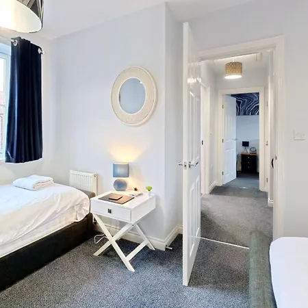 Arthurs Retreat - Part Of The The Bay Village With Pool, Gym And Direct Access, Pub, Restaurant, Tennis And Meadows Walks