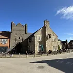 Arthurs Retreat - Part Of The The Bay Village With Pool, Gym And Direct Access, Pub, Restaurant, Tennis And Meadows Walks