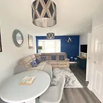 Arthurs Retreat - Part Of The The Bay Village With Pool, Gym And Direct Access, Pub, Restaurant, Tennis And Meadows Walks * פילי