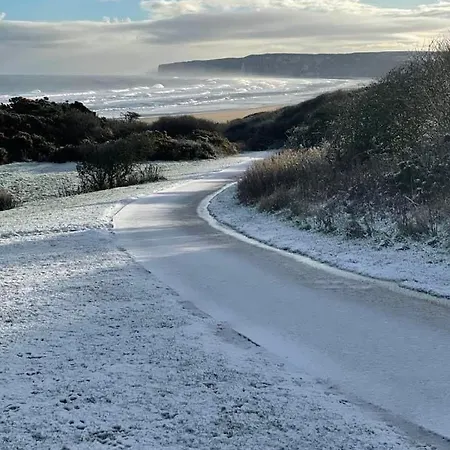 Arthurs Retreat - Part Of The The Bay Filey Holiday Village With Pool, Gym And Direct Beach Access, Pub, Restaurant, Tennis And Meadows Walks *