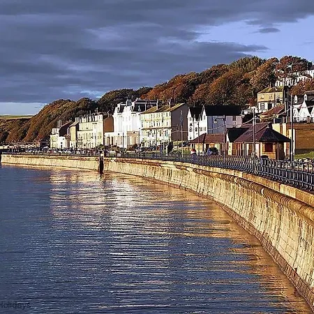 Arthurs Retreat - Part Of The The Bay Village With Pool, Gym And Direct Access, Pub, Restaurant, Tennis And Meadows Walks
